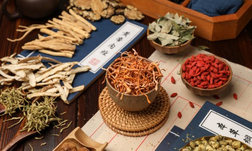 玉屏风中草药处方-猪中药保健玉屏风-专业玉屏风中草药处方平台-玉屏风颗粒对猪的功效